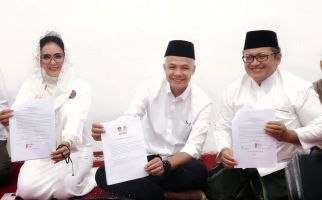 Ganjar Teken Kontrak Politik, Isinya Komitmen Perjuangkan Pesantren di Indonesia - JPNN.com