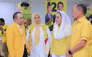 Alien Mus Meyakini Dasi Kuning Jokowi Kode Untuk Partai Golkar - JPNN.com
