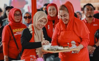 Kampanyekan Makanan Super, Atikoh Ganjar Memasak Bobor Daun Kelor - JPNN.com