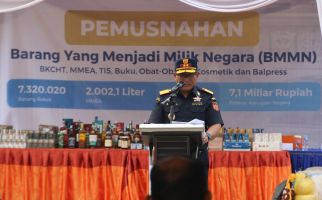 Bea Cukai Musnahkan Barang Ilegal di Makassar & Jayapura - JPNN.com