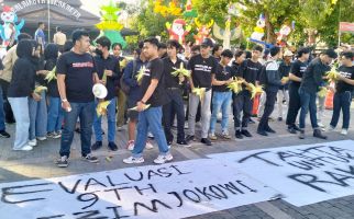 Kepung Balai Kota Surakarta, Mahasiswa Tantang Gibran Debat, Berani, Bro? - JPNN.com