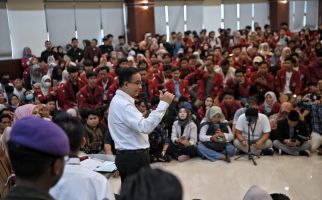 Kepincut Abah Online, Ribuan Anak Muda Hadiri Desak Anies di Senayan - JPNN.com