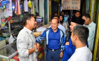 Blusukan ke Pasar Muka Cianjur, Syarief Hasan Dengarkan Banyak Keluhan Pedagang - JPNN.com