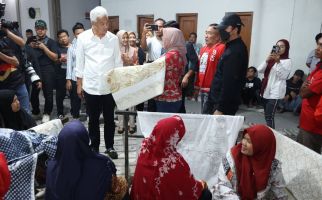 Pengakuan Pengusaha Batik: Orderan Ramai saat Ganjar Hadiri Pameran - JPNN.com