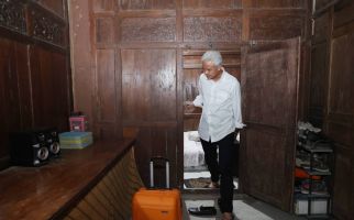 Cerita Ganjar Menginap di Rumah Guru Honorer, Berangan-angan Gaji Pendidik Rp 10 Juta - JPNN.com