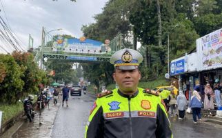 Urai Kepadatan Kendaraan, Polisi Berlakukan One Way di Jalan Bandung-Lembang - JPNN.com