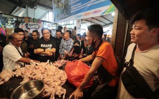 Blusukan di Pasar Flamboyan Pontianak, Anies Dengar Keluhan Pedagang dan Konsumen - JPNN.com