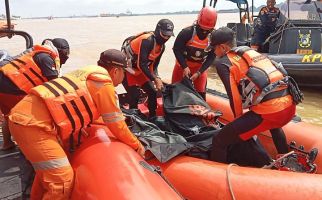 Tabrakan Kapal di Sungai Musi, Nakhoda yang Tenggelam Ditemukan Meninggal Dunia - JPNN.com