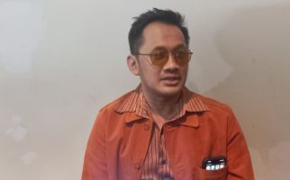 Sibuk Kerja, Hanung Bramantyo Selalu Sempatkan jadi Imam Tarawih Keluarga - JPNN.com
