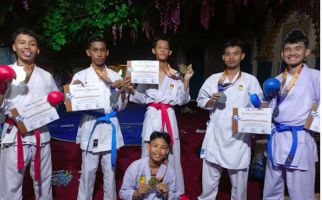 Yayasan Hang Tuah Cabang Surabaya Raih 46 Medali pada Kejuaraan Karate Piala Rektor UNESA 2023 - JPNN.com