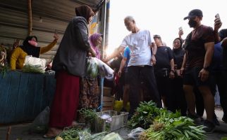 Blusukan di Pasar Tradisional, Ganjar Siapkan Kredit Murah buat Pedagang Tambah Modal - JPNN.com