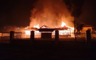 Polisi Usut Kebakaran Kantor BKPSDM Kabupaten Paniai - JPNN.com