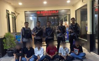 Anak Buah AKBP Hari Tangkap 6 Remaja Bersenjata Tajam yang Akan Tawuran - JPNN.com