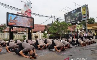 Puluhan Personel Polres Sukabumi Kota Naik Pangkat, Ini Pesan AKBP Ari Setyawan Wibowo - JPNN.com