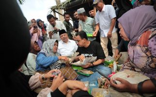 Makan Bajamba dengan Petani Solok, Anies Beri Jaminan Pupuk untuk Semua - JPNN.com