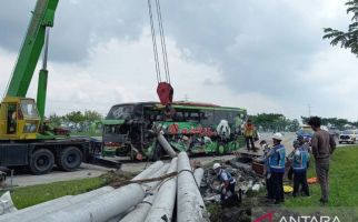 Bus Restu Rombongan Guru dari Malang Tabrakan di Tol Ngawi, Ada yang Meninggal - JPNN.com