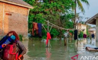 Banjir Merendam Ratusan Rumah di Karawang - JPNN.com