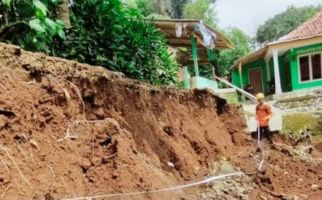 Bencana Longsor di Temanggung Tewaskan Satu Warga - JPNN.com