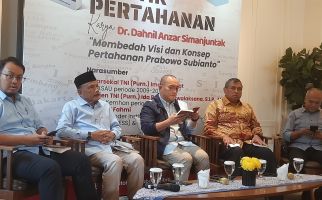 Jubir Menhan Luncurkan Buku Politik Pertahanan, Berisi Visi Misi Prabowo - JPNN.com