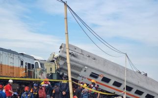 Korban Kecelakaan Kereta Api di Bandung Dievakuasi ke 6 Rumah Sakit - JPNN.com