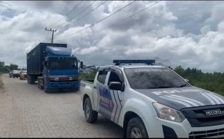 Pendistribusian Logistik Pemilu 2024 ke Rohul Aman Setelah Dikawal Ketat oleh Polisi - JPNN.com