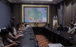 Hadapi Musim Penghujan, Pj Gubernur Agus Fatoni Gelar Rapat Penanggulangan Bencana - JPNN.com
