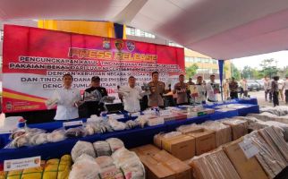 Polda Riau Gagalkan Penyelundupan Rokok & Pakaian Bekas, Jumlah Wow - JPNN.com