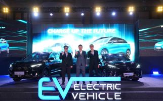 Mobil Listrik MG 4EV dan New ZS EV Diproduksi Lokal, Sebegini Harganya - JPNN.com