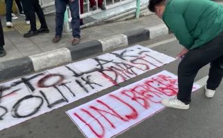 Jangan Pilih Prabowo, Mahasiswa UNJ Demo Tolak Politik Dinasti - JPNN.com