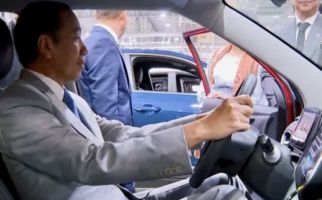 Kunjungi IIMS 2024, Jokowi: Mobil Saya Banyak di Istana - JPNN.com