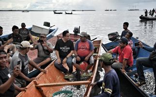 Anies Serap Aspirasi Pedagang saat Blusukan di Pasar Ikan Sorong - JPNN.com