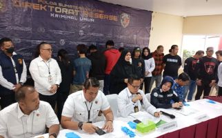 2 Remaja Putri di Palembang Duel Berdarah Pakai Sajam, Wasitnya Pegang Senpi, Ngeri - JPNN.com
