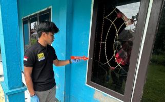 Kantor Disperindagkop Waropen Diduga Dirusak OTK, Polisi Langsung Bergerak Melakukan Penyelidikan - JPNN.com