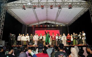 Ribuan Masyarakat Magetan Berselawat Bersama Gus Ali Gondrong, Doakan Ganjar-Mahfud - JPNN.com