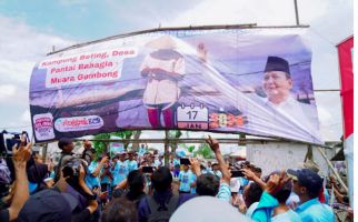 Keluarga Prabowo Melepas 'Parade 300 Perahu – 1.000 Nelayan' dan Menyapa Warga Muara Gembong Bekasi - JPNN.com