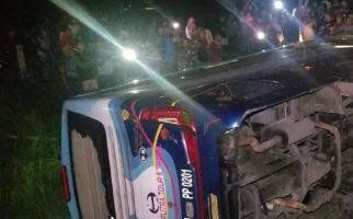Detik-Detik Bus Rombongan SMAN 1 Sidoarjo Kecelakaan di Tol Ngawi, Seorang Guru Tewas - JPNN.com