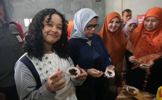 Fery Farhati & Mutiara Baswedan Kunjungi Sentra Produksi Sanjai sebagai Dukungan pada UMKM - JPNN.com