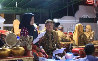 Begini Cara Keluarga Pendeta Jusuf Natalan Bersama dan Mengalkulturasi Budaya di Madiun - JPNN.com