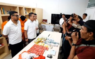 2 Pengedar Narkoba Jaringan Internasional Ditangkap Polda Riau, Lihat Barang Buktinya - JPNN.com