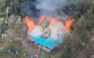 Rumah Bantuan Sosial di Intan Jaya Dibakar KKB - JPNN.com