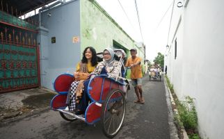 Fery Farhati dan Mutiara Baswedan Menyusuri Kampung Batik Laweyan - JPNN.com