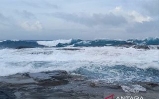 BMKG Minta Masyarakat Mewaspadai Gelombang Tinggi 6 Meter di Laut Natuna Utara - JPNN.com