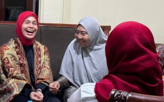 Bersilaturahmi ke Tokoh Muslimat NU Blitar, Atikoh Ganjar Memohon Doa Untuk Negara - JPNN.com