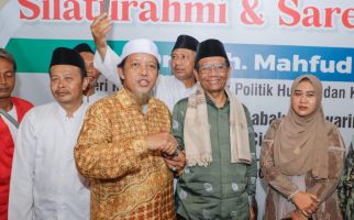 Mahfud MD Diterima Jadi Keluarga Besar Ponpes Babakan Ciwaringin Cirebon - JPNN.com