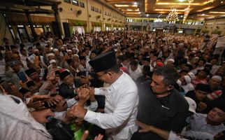 Istigasah Bareng Ulama di Sumenep, Anies-Muhaimin Ajak Warga Madura Pilih Nomor 01 - JPNN.com