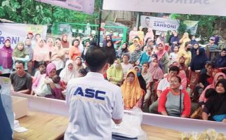 Bazar Minyak Goreng Murah Ahmad Sahroni Center Diserbu Warga Jakut dan Jakbar - JPNN.com