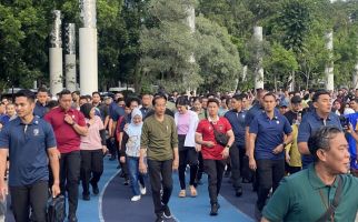 Jokowi Berolahraga Pagi dan Menyapa Masyarakat di Gasibu Bandung - JPNN.com