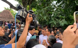 Menjelang Debat, Puluhan Warga Memadati Rumah Anies Baswedan - JPNN.com
