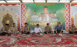Roadshow ke Ponpes dan Kiai, Kapolres Inhu Minta Doa untuk Pemilu Damai dan Aman - JPNN.com