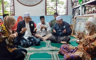 Bergerak di Banten, Atikoh Ganjar Bersilaturahmi ke Kediaman Abuya Muhtadi - JPNN.com